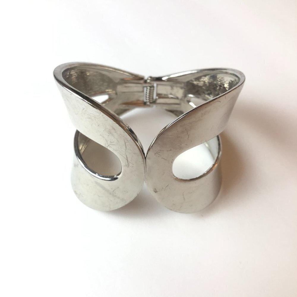 Figure Eight Hinge Cuff Silver